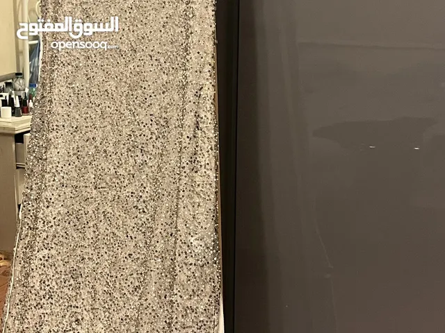 فستان زارا جديد بالسعر( يناسب حفلات الملكه والخطوبه واستقبال مناسبات)