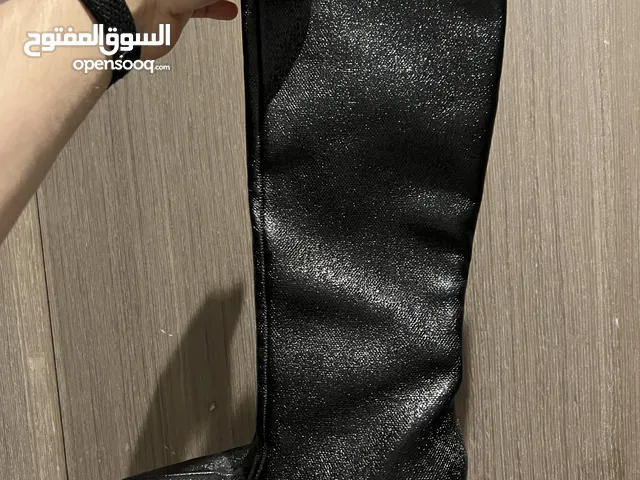 حذاء كعب صغير مغطى بالجليتر من زارا، مقاس يورو 36