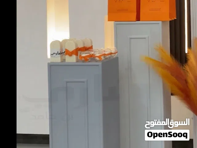 مجموعة طاولات لأحياء المناسبات العائلية ( تخرج ، استقبال مولود ، عقد قران.)