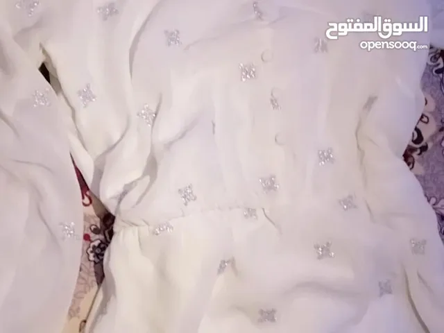 فستان ابيض طويل للمحجبات