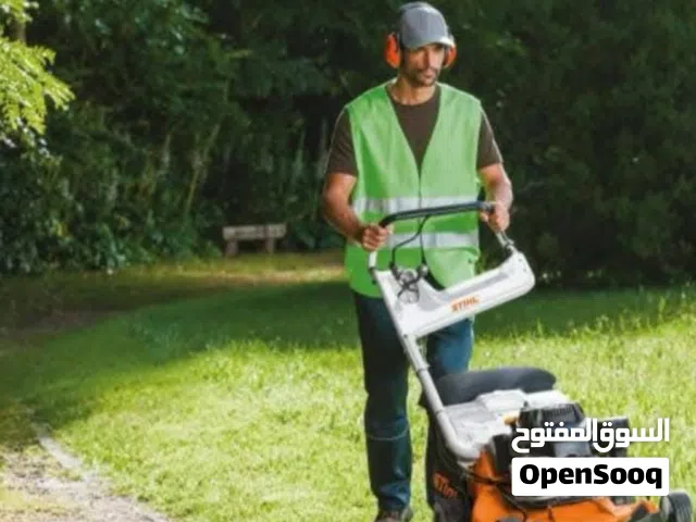 خدمة حصد وتنظيف المعشب والحدائق