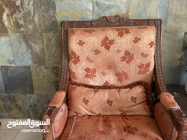 طقم كنبايات وطاولة سفره و طاولة وسط وخزانة كورنر كامل
