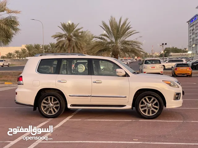 لكزس الدفع الرباعي LX570 2013