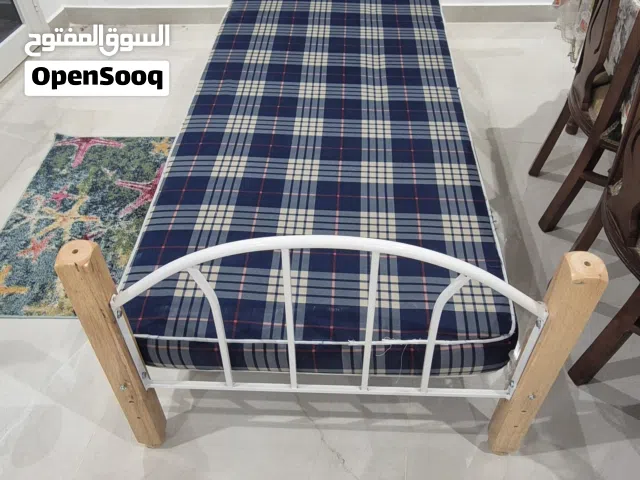 2 سرير مع مرتبتين نظيف جدا