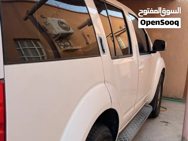 2010 نيسان باثفايندر SL