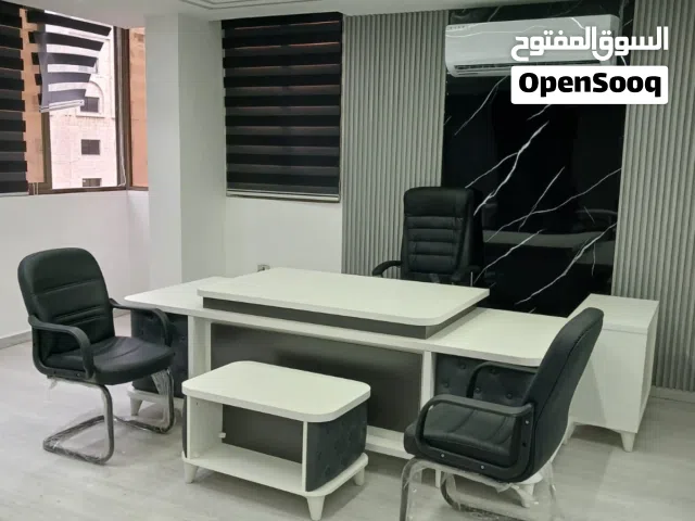 مكتب مدير مودرن متميز مع امكانيه التحكم بالالوان