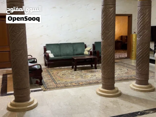 فيلا في الهضبه الكليه العسكريه علي الرئيسي