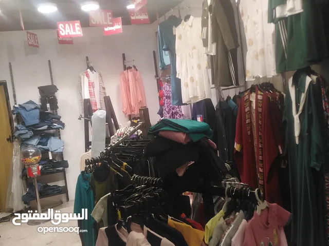 محل تجاري مع كما ل ذكور بسعر رمزي