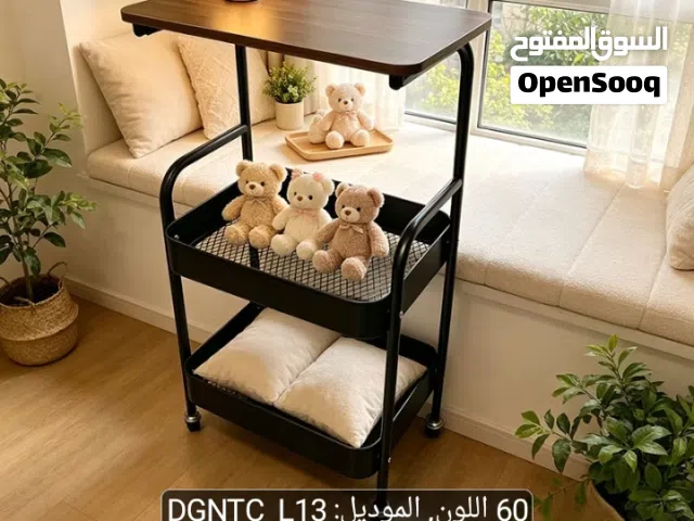 طاولة جانبية ومودرن (شكل C) بتصميم خشبي أنيق وعملي عربة تنظيم وتخزين متحركة (3 طبقات) مع سطح خشبي