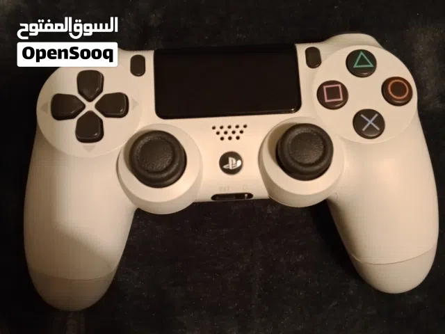 ايد ps4 جديدة مئة بالمئة غير مستعملة ، غير مرة وحدة فحص (لون ابيض )