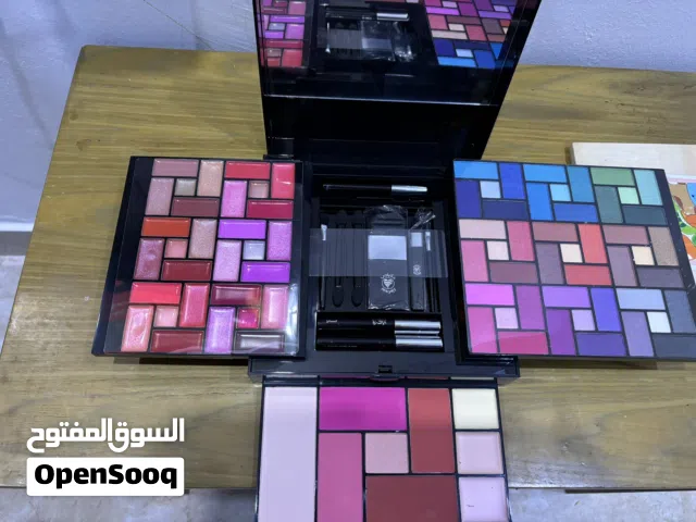 علبة مكياج جديدة براند مكياجي