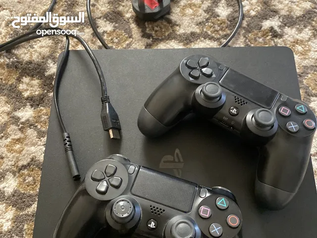 سوني 4 للبيع مستعمله و نظيفه مع جهازين أصليات و سلك HDMI و سلك طاقه
