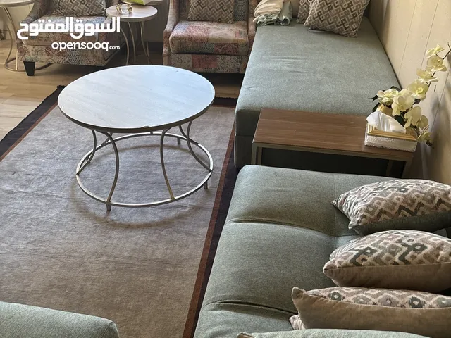 للبيع كنب نظيف جدا.