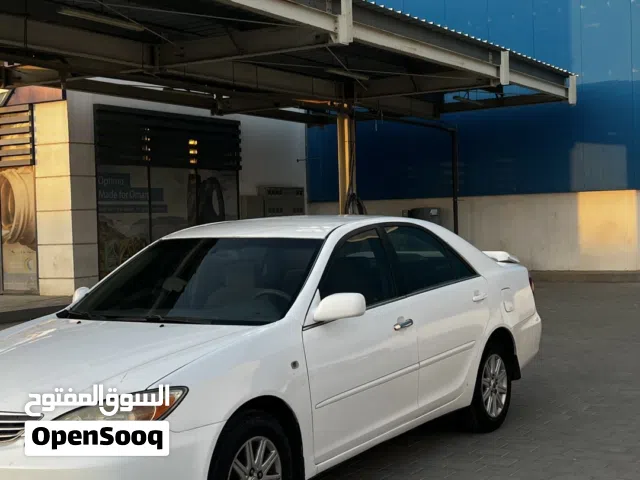 تويوتا كامري 2002 بيضاء موديل حديث مع تأمين شامل ومرخصة