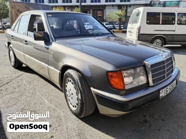 1990 مرسيدس بنز الفئة-E E 200