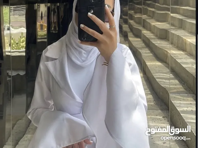 بدلة بيضة مع حزام ب30دينار