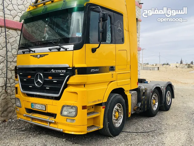 Tractor Unit Mercedes Benz 2004 in Ma'an