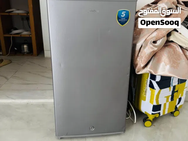 ثلاجه صغيره بحاله جيده للبيع