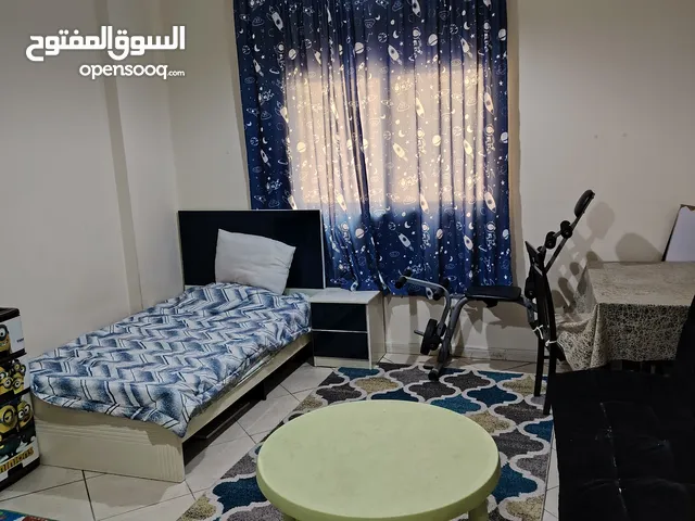 غرفة للايجار بالنعيمية 2 لفرد واحد نظيف ومهذب ب 1700