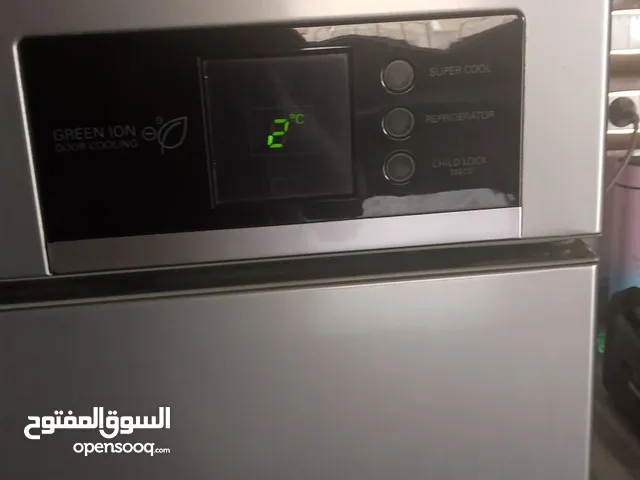 ثلاجة نوع إل جي لون سيلفر مع شاشة للبيع