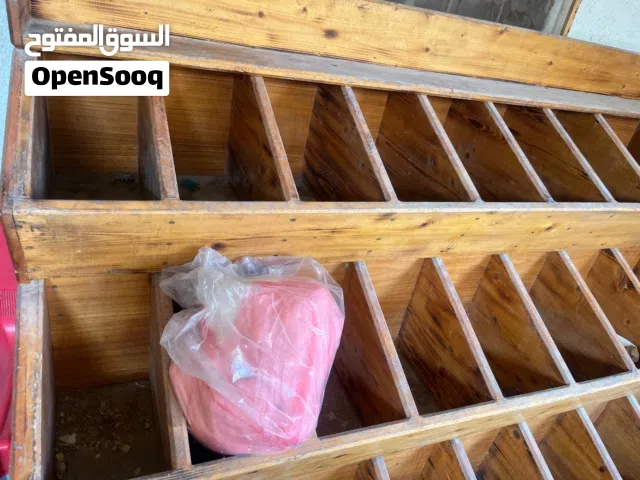 رفوف خشب مع مخزن خالفي