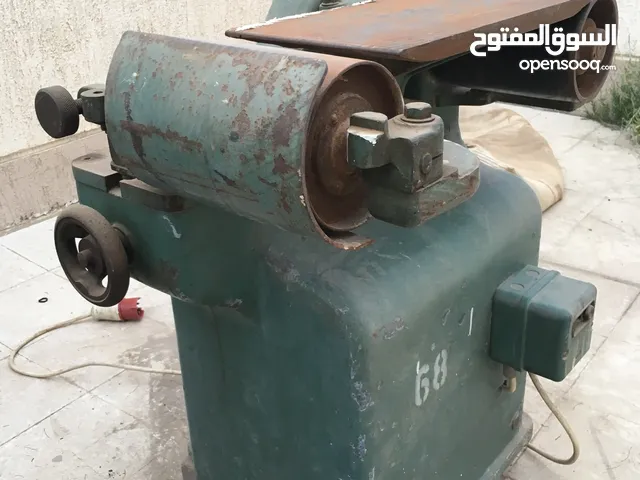 معدات مخرطة للبيع