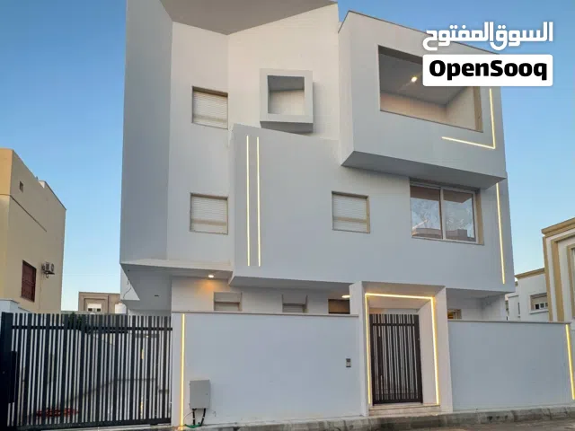 المنطقة اكثر طلباً و الأكثر بناءً منظم و الأكثر خدمات طريق المشتل 3 طوابق مفصولة ملك مقدس