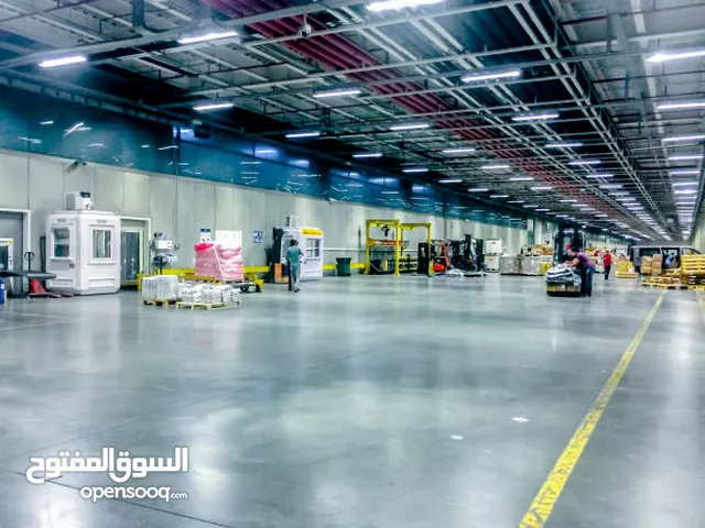 للإيجار مستودع رئيسي مع صالة عرض في القصيصFor Rent Prime Warehouse with Showroom in Al Qusais