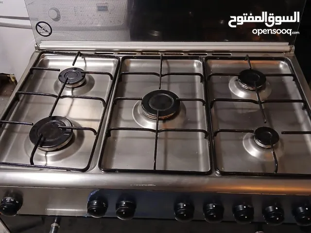 طباخ ونسا ايطالى نظيف جدا