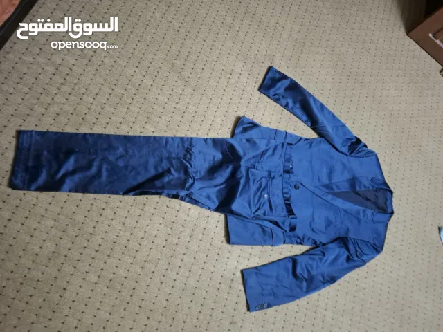 بدلة رجالي هوغو بوس قياس 52 بحال الوكاله