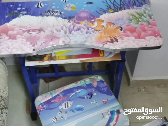 مكتب وكرسي للبيع