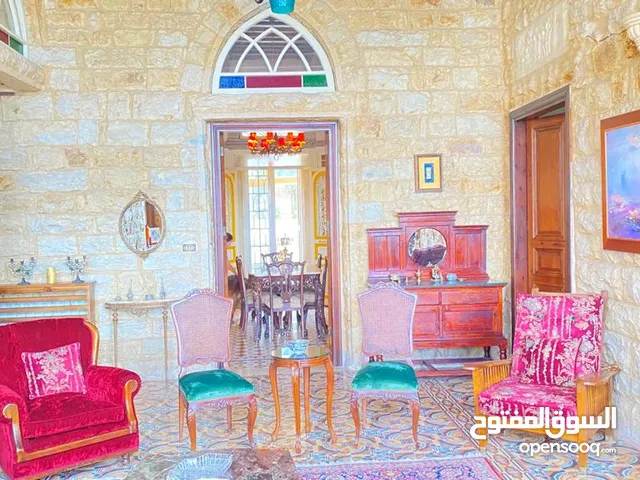 فيلا فخمة للإيجار في سوق الغرب