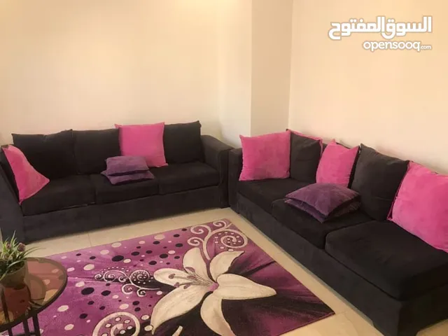 2 طقم كنب حاله جيده جداً