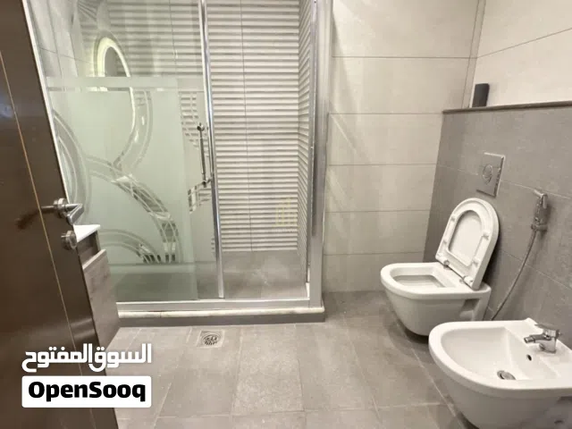 في أجمل مناطق الرابية شقة شبه أرضي 180م مع حديقة مفروشة بسعر مغري/ ref 1339