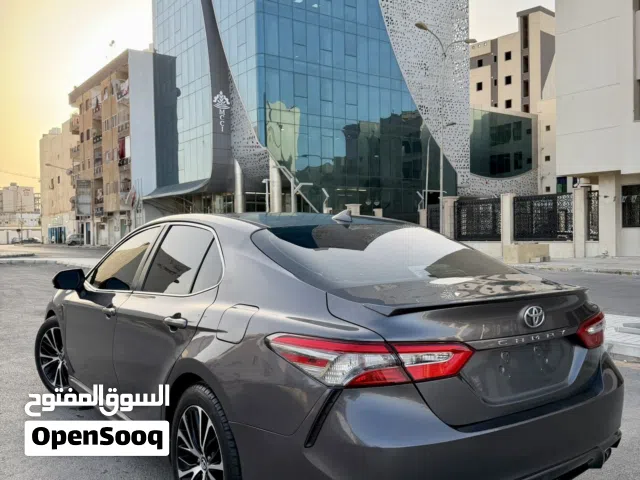 السلام عليكم بسم الله مشاءالله  كامري موديل2019 ماشيا63الف ميل  سيريه قومات جديد داخليه بيج