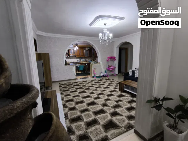 منزل كبير يحتوي 4شقق وبدروم