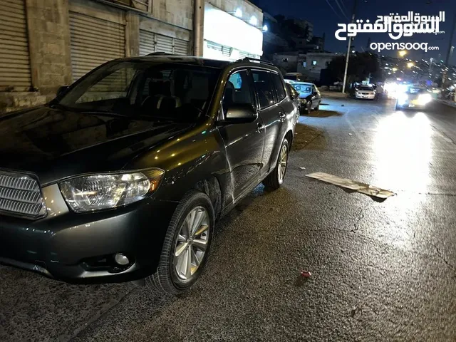 Toyota Highlander GXR in Amman