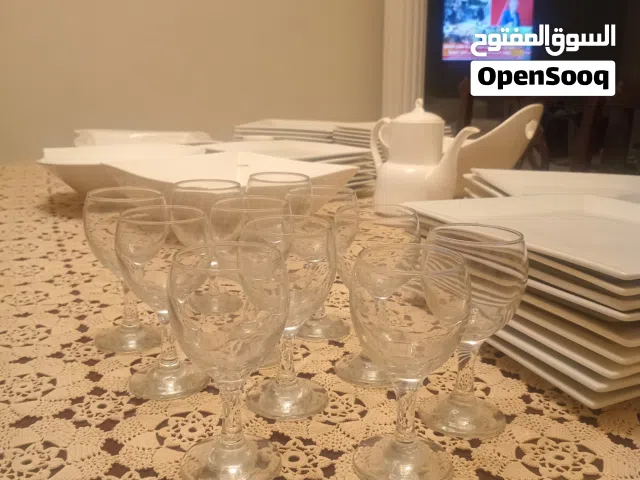 طقم سفرة ابيض مع كاسات