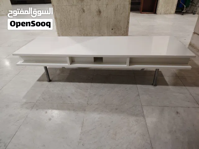 طاوله تلفزيون راضيه