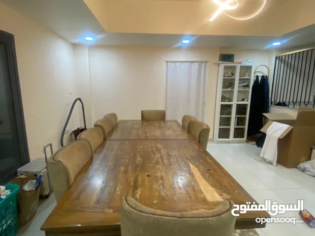 للبيع طاوله طعام تسع ليه 20 شخص