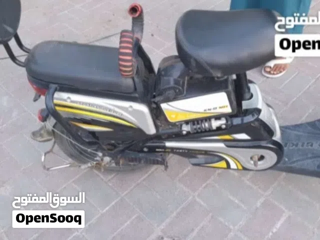 سكوتر نظيف جدا ولا يشكي من ولي يبغى يبادل بي أيفون 11 ولا 12