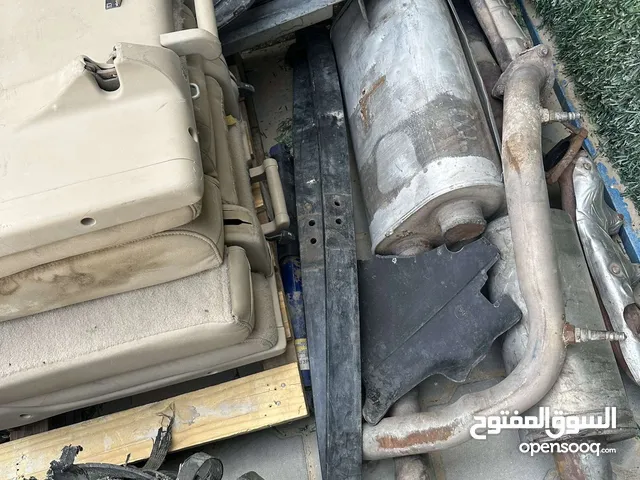 للبيع اغراض وانيت 2017 و تاهو 2007