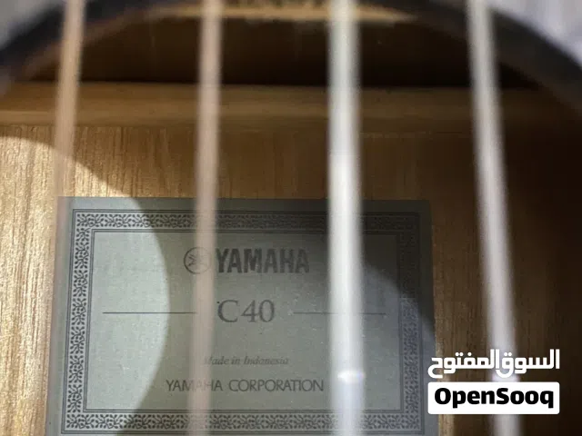 غيتار ياماها c40