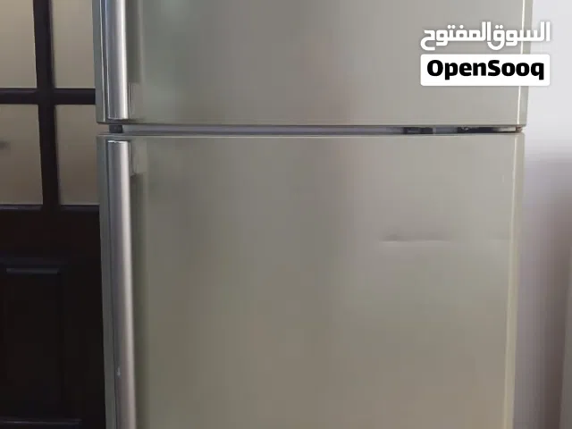 ثلاجة للبيع نظيفة