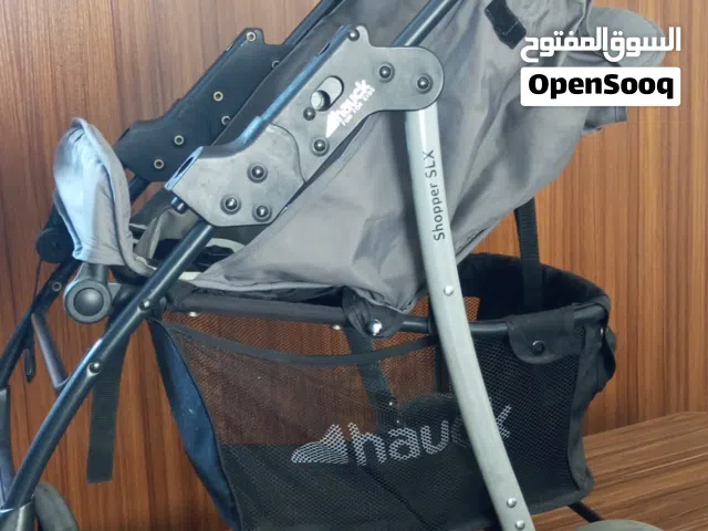 عربة أطفال رياضية وخفيفة الوزن ،مصممة لتكون مثالية للتنقل اليومي، السفر، والتسويق داخل المدينة.