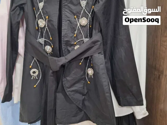 للبيع قمصان بأكمام طويله استعمال خفيف بالوان مختلفه