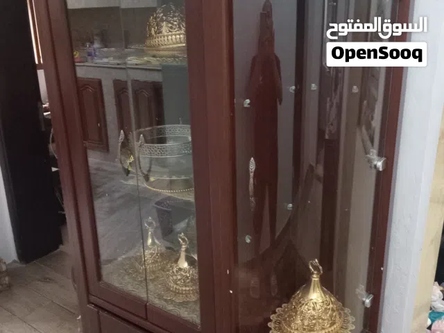 بوفيه نظيف استعمال بسيط توجد فيه اناره داخليه موديل جديد