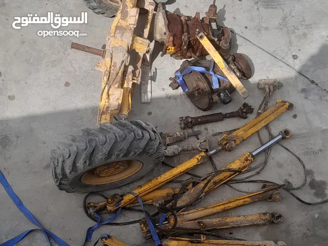قطع غيار JCB البيع صله امميه و2 كنبيو دفع رباعي وبصتين