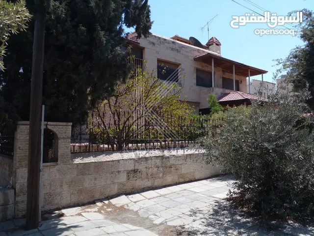 700 m2 4 Bedrooms Villa for Sale in Amman Um Uthaiena