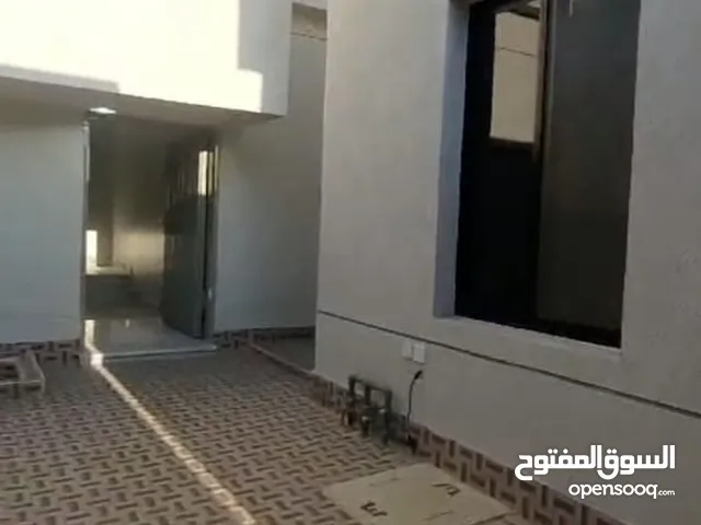 170 m2 5 Bedrooms Apartments for Rent in Buraidah Al Hamr
